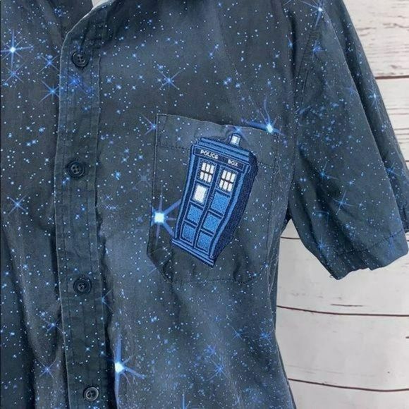 Dr. Who Men's Blue Time Machine Button Down‎ Short Sleeve Shirt Size Small - Picture 4 of 9